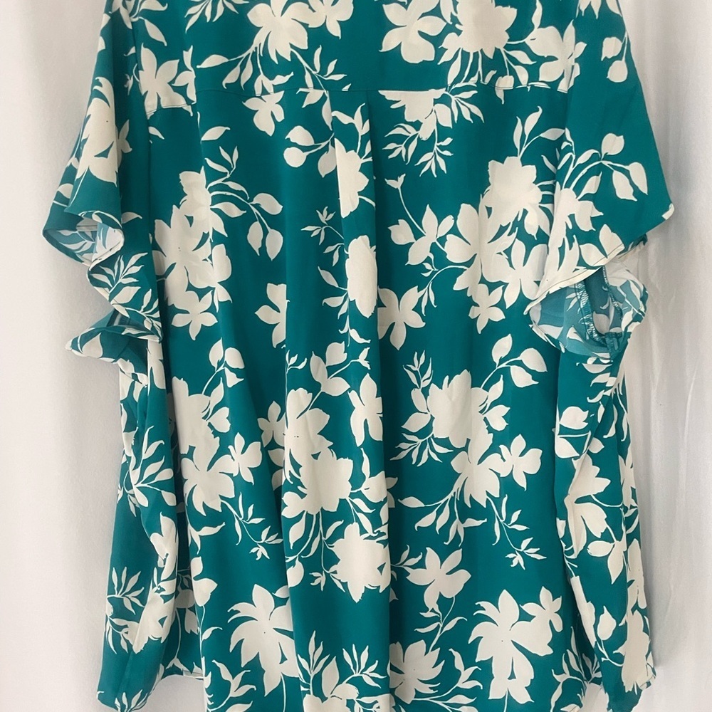 Torrid plus size Floral Teal and White/off white Women's Top Torrid size 6(6x) - Picture 5 of 8